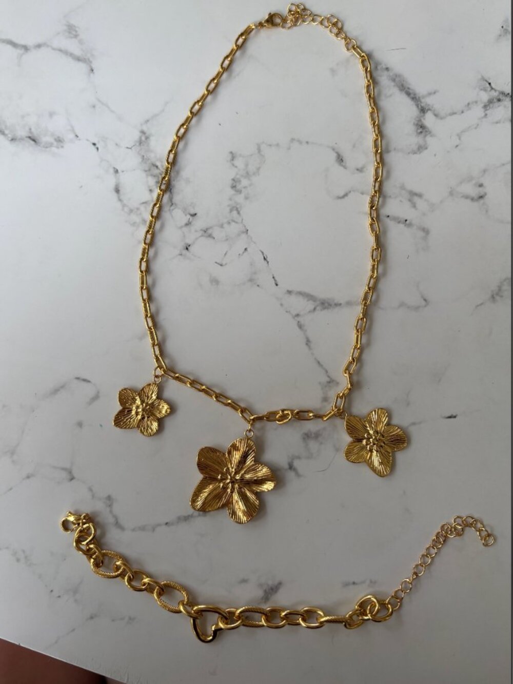 Slide Jewels Statement Gold flower Charm Necklace and Chunky Chain Bracelet